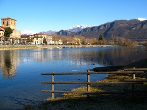 montagne, acqua, staccionata, lago, case, alberi, riflesso, montagna, fiume, paese, pali, riflessi